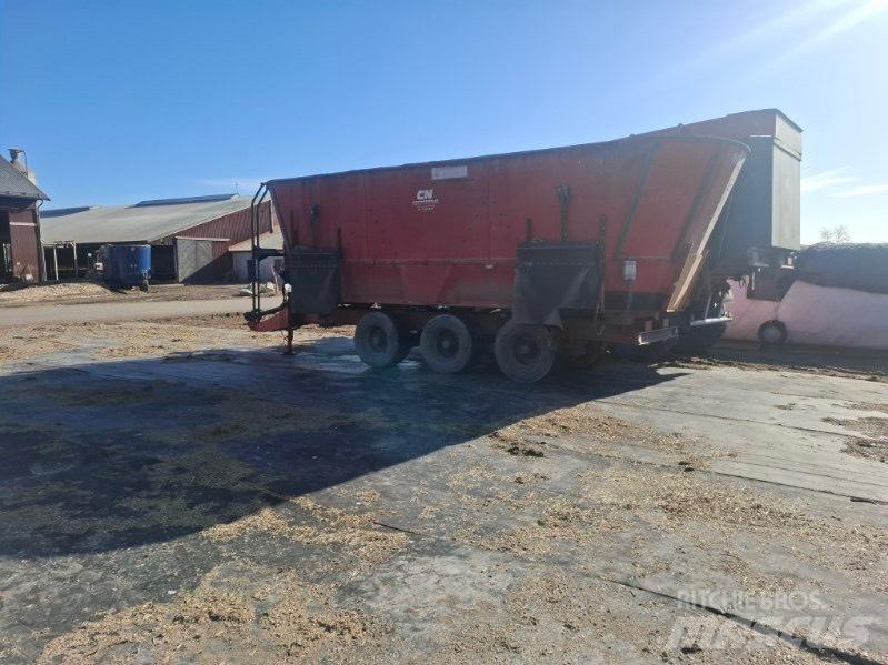 JF FEEDER VM 38 Animal feeders