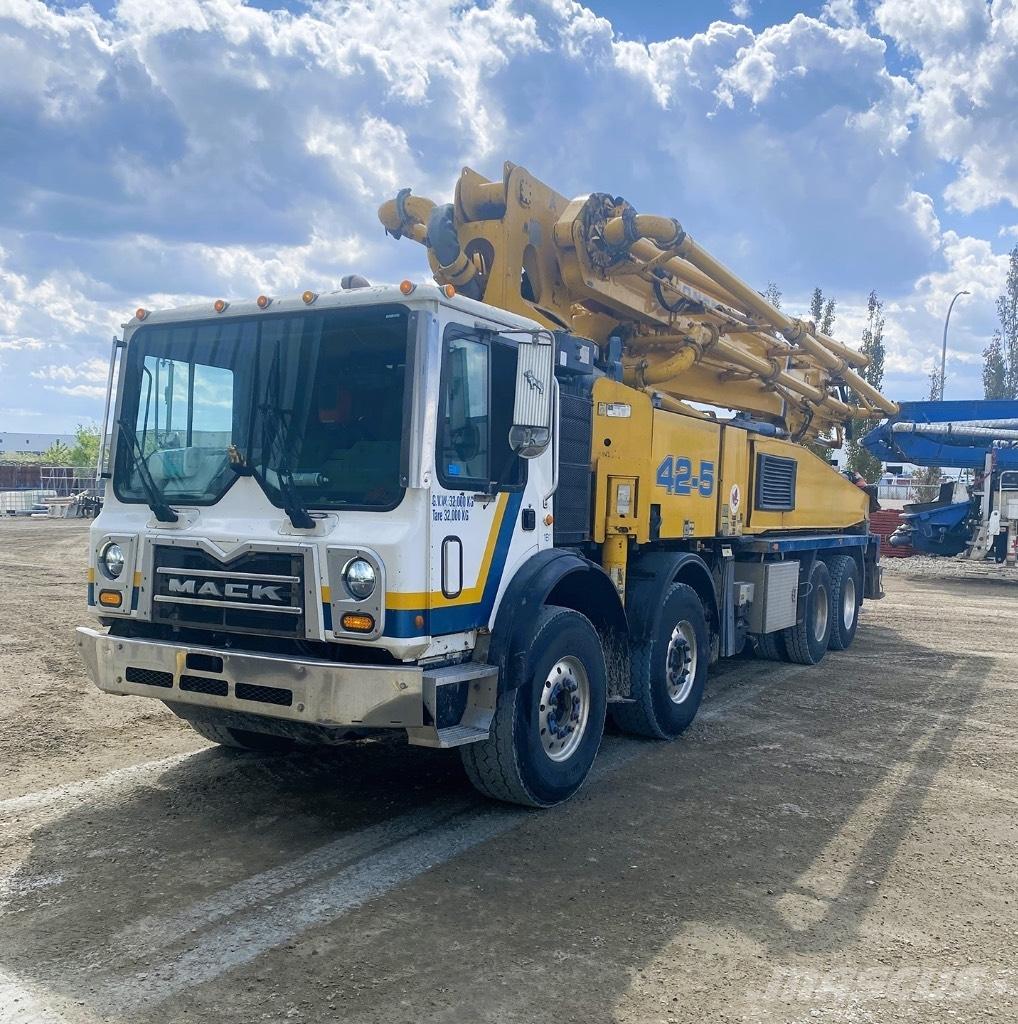 Putzmeister (#181) 42M Concrete pumps