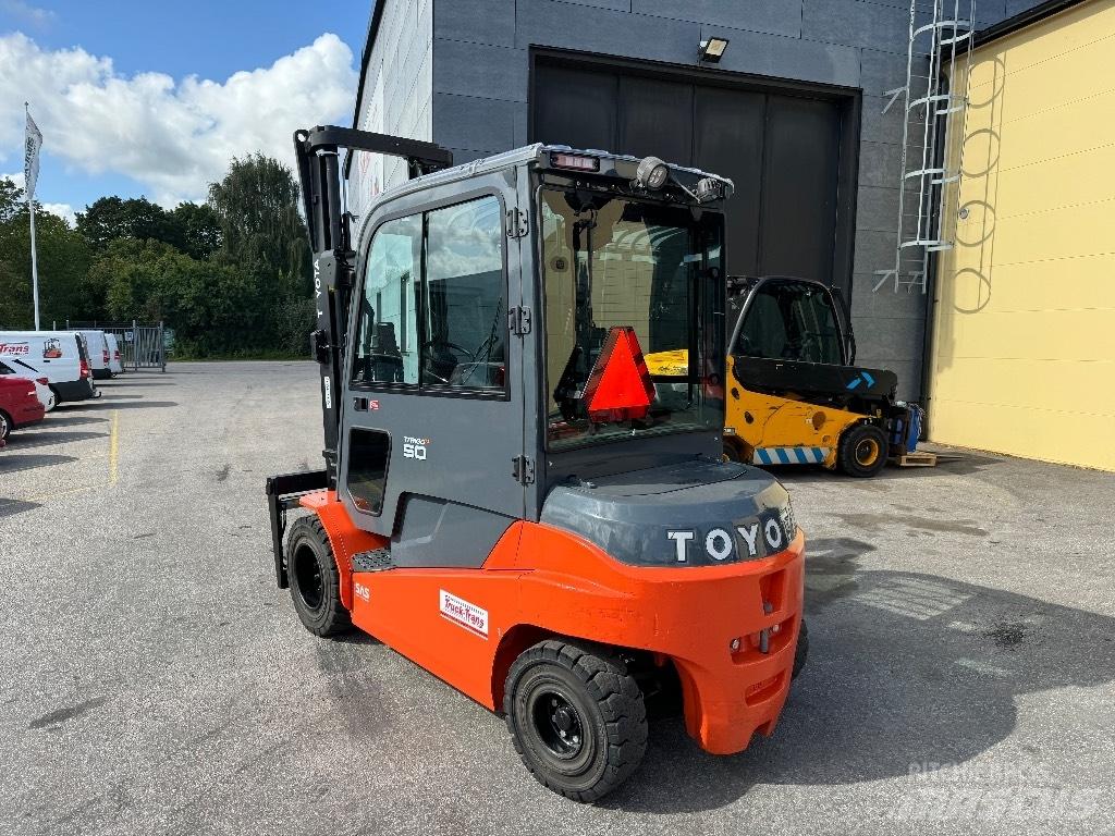 Toyota 8FBMT50 Electric forklift trucks
