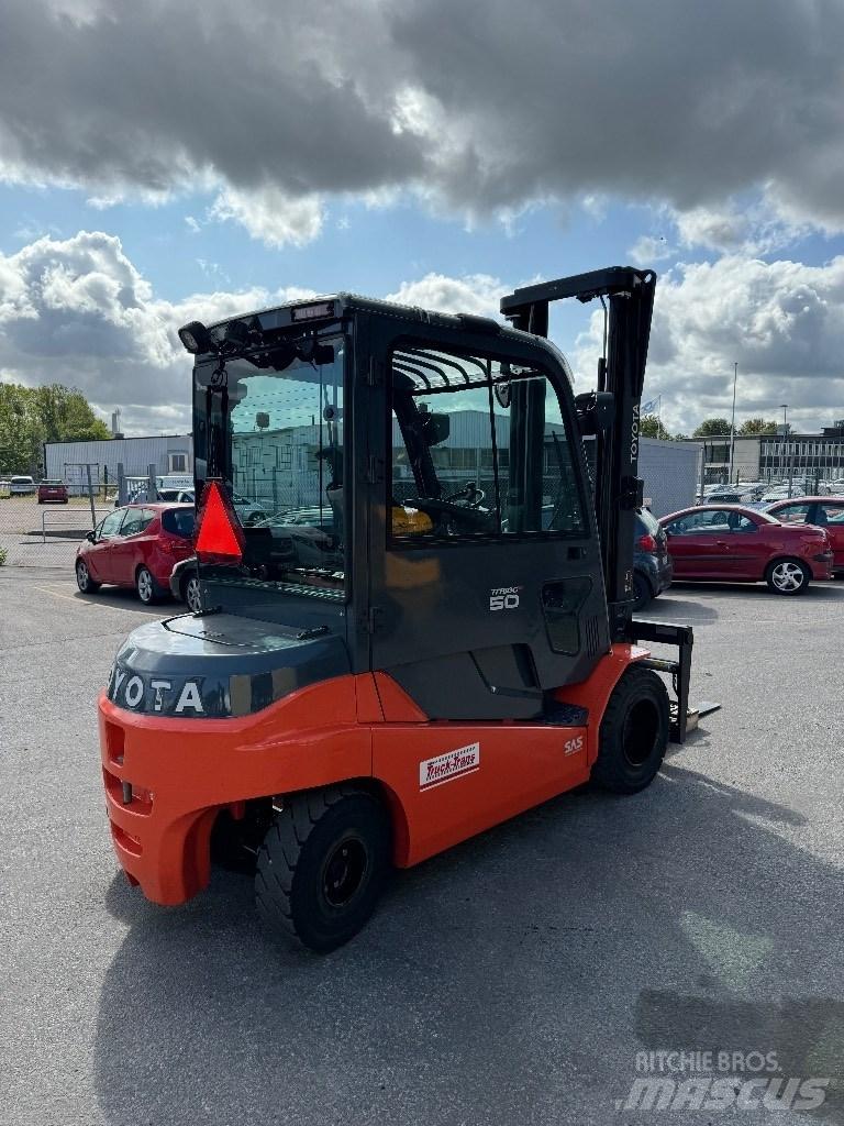 Toyota 8FBMT50 Electric forklift trucks