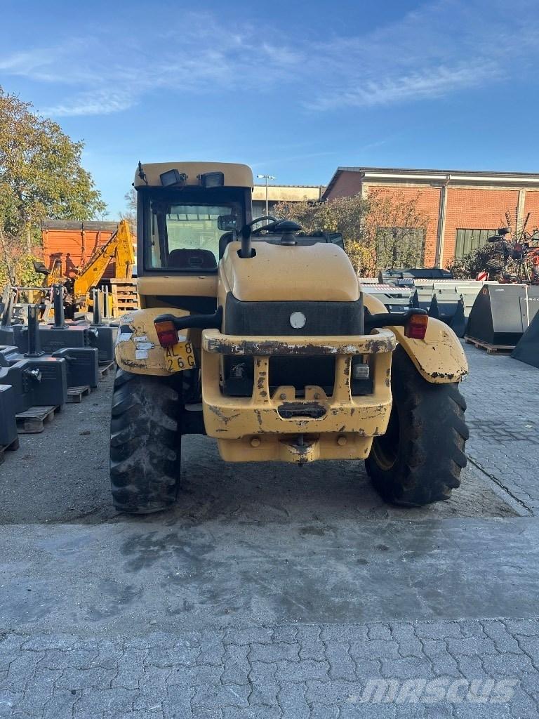 New Holland LM 640 Farming telehandlers