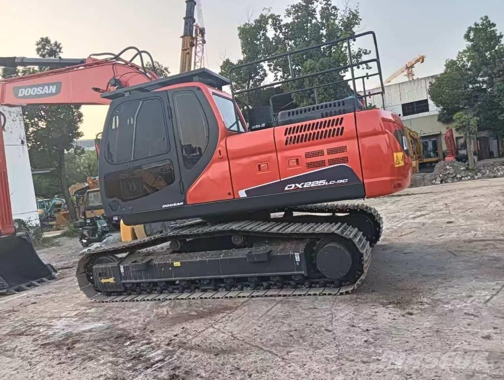 Doosan DX 225LC-9C Crawler excavators