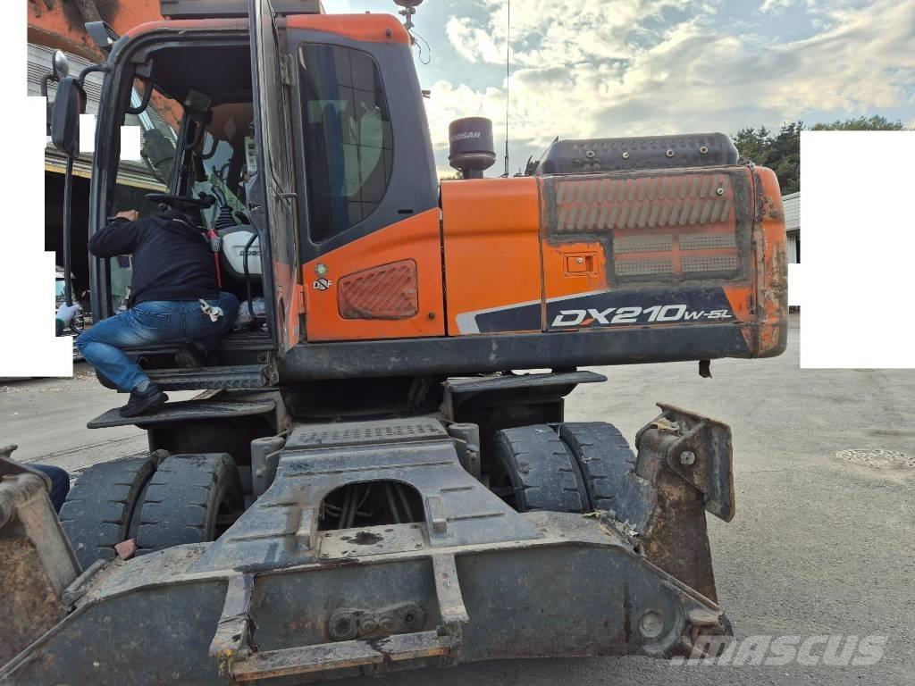 Doosan DX 210 W Wheeled excavators