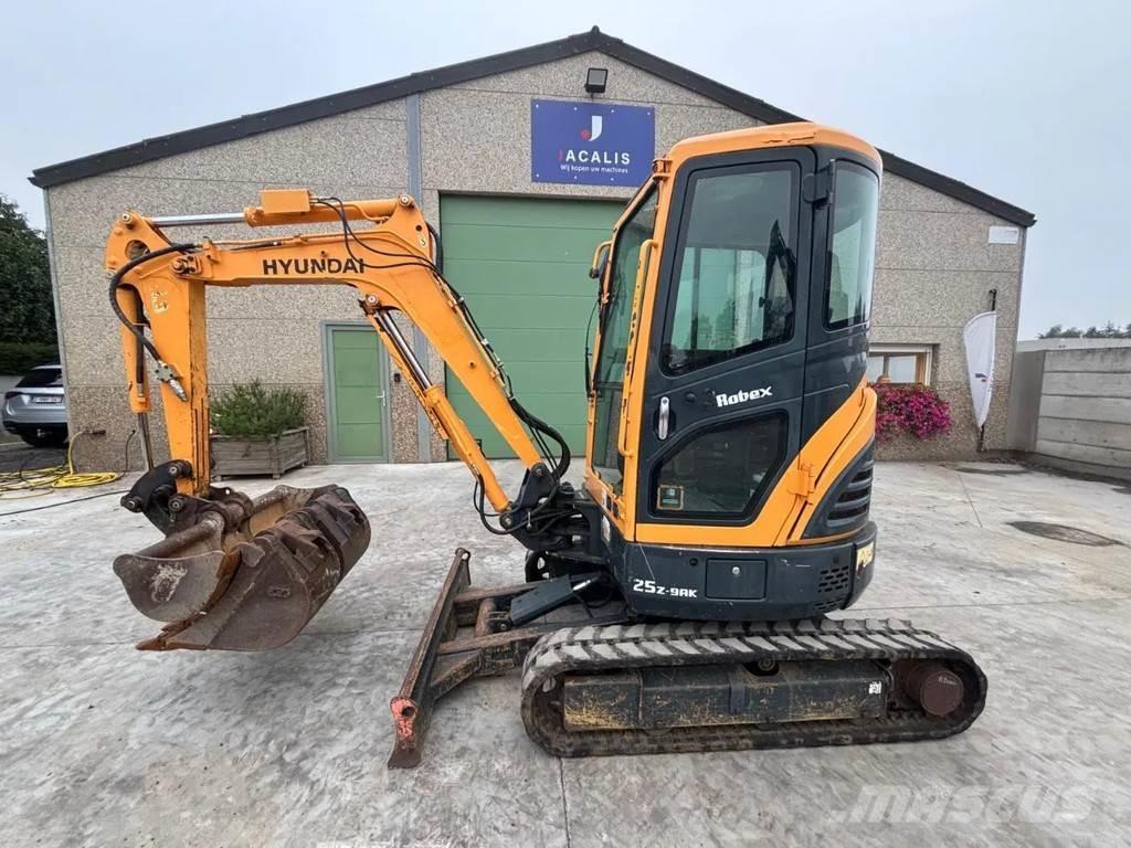 Hyundai R25Z Mini excavators < 7t