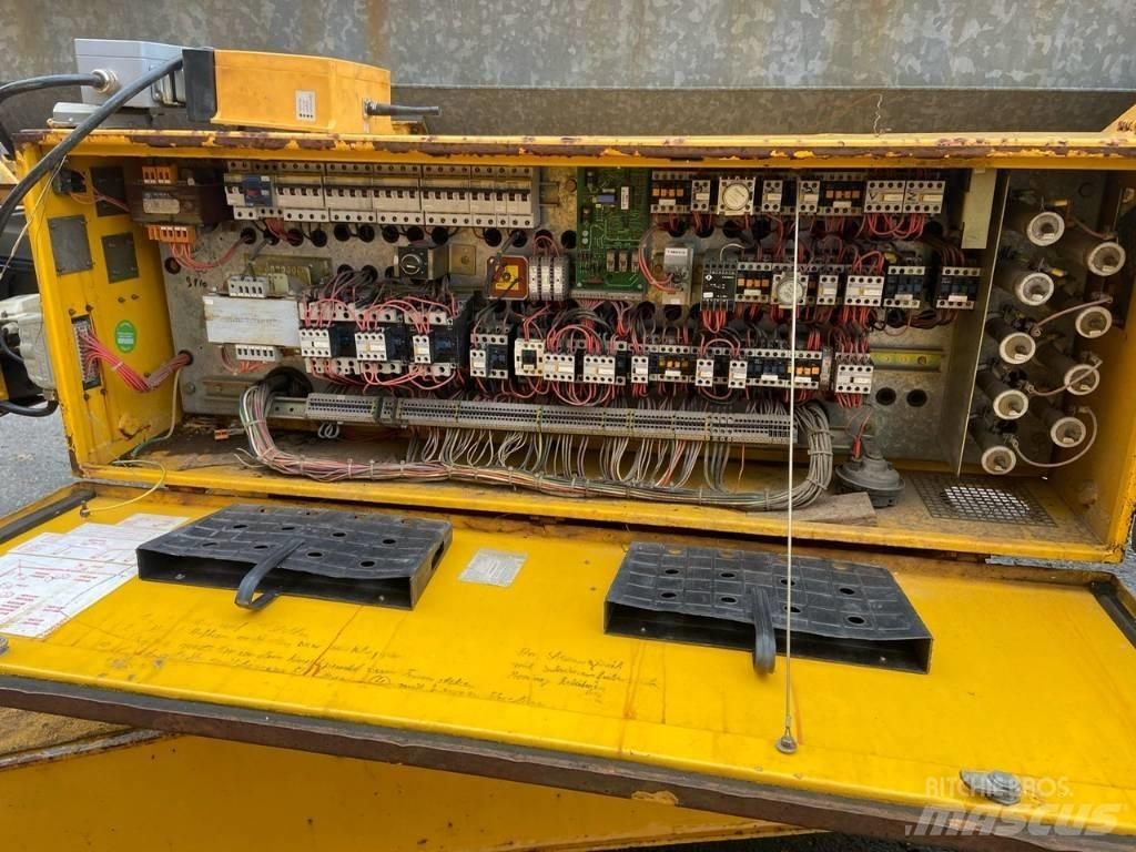 Potain HD 26 A Self erecting cranes