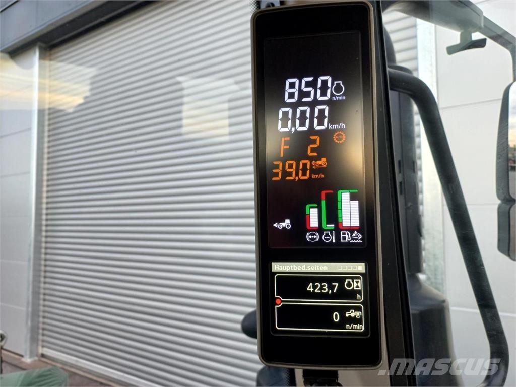 John Deere 6120M Tractors