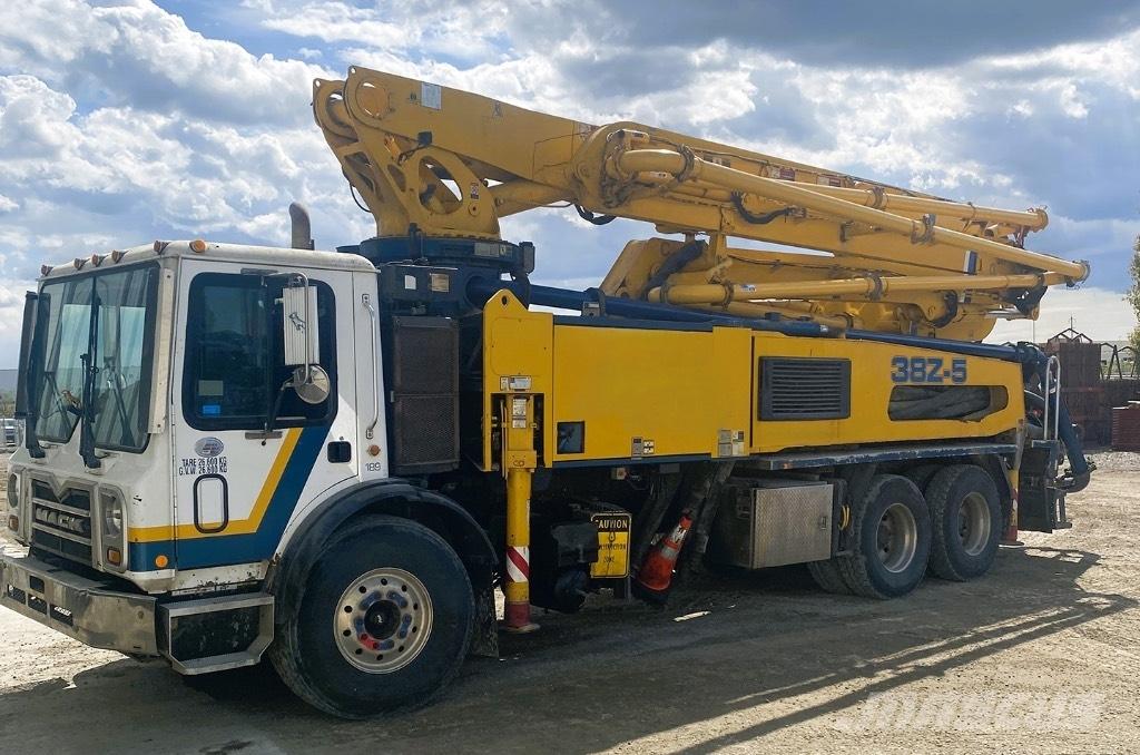 Putzmeister (#189) 38M Concrete pumps