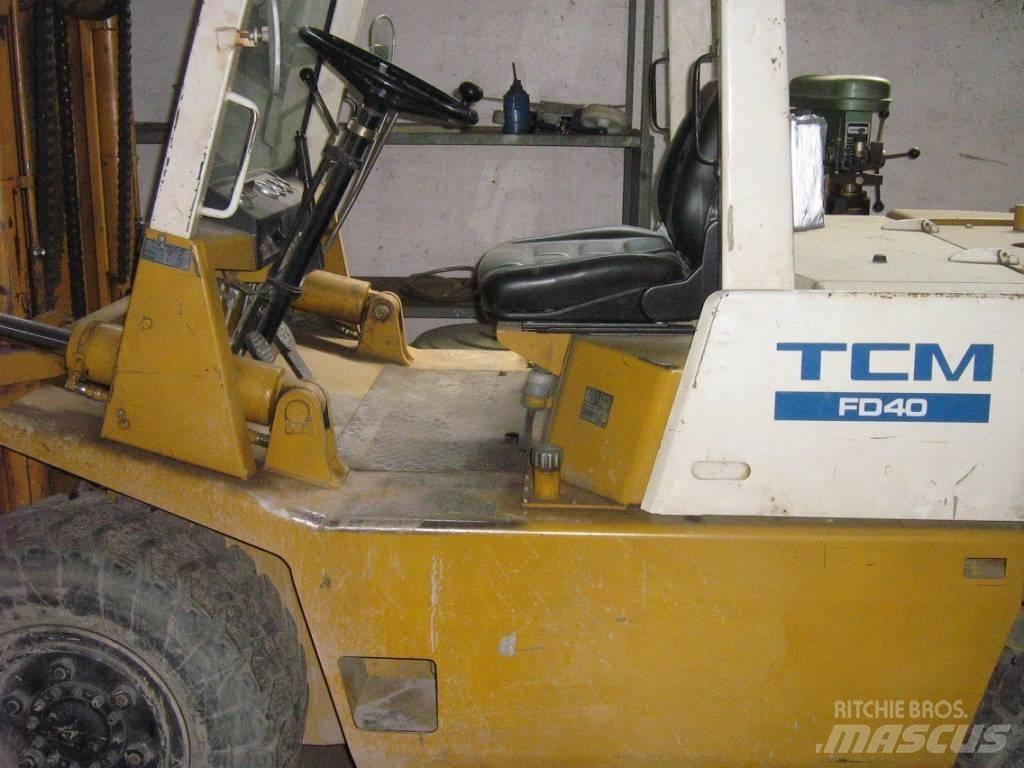 TCM FD40 Diesel trucks