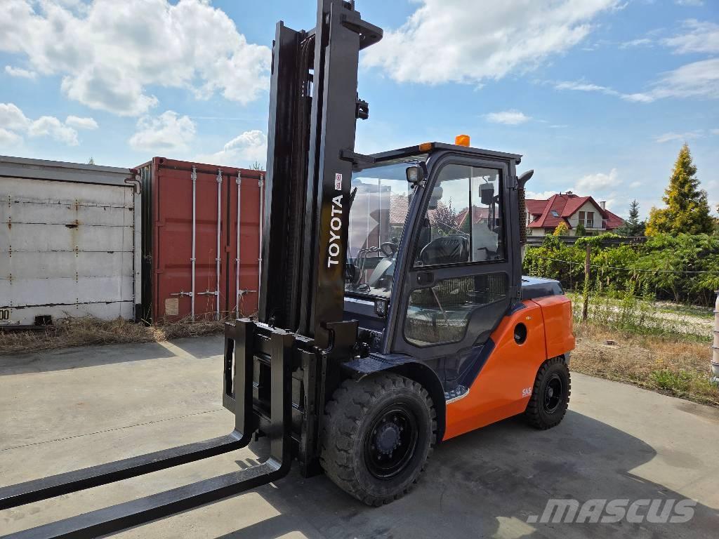 Toyota 40-8FD50N Diesel trucks