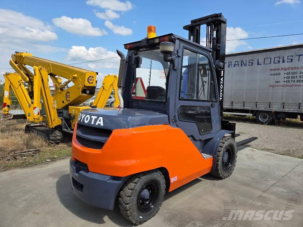 Toyota 40-8FD50N Diesel trucks