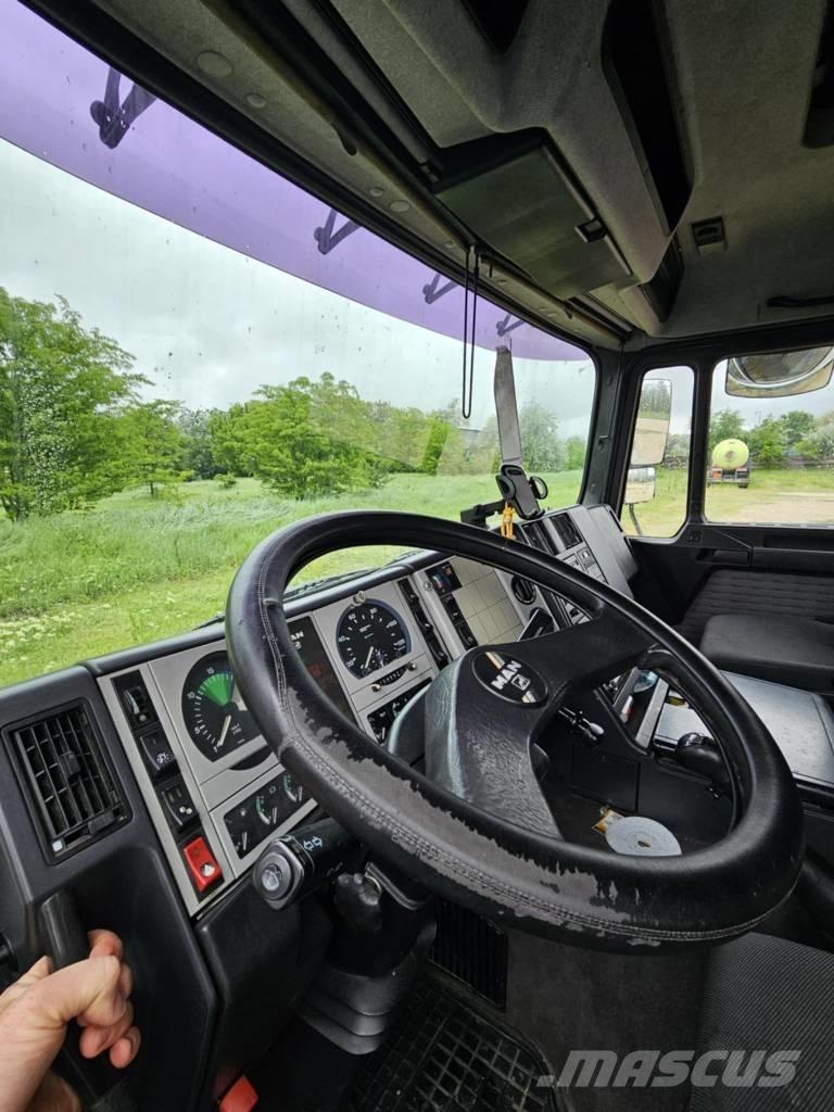 MAN F 2000 Truck Tractor Units