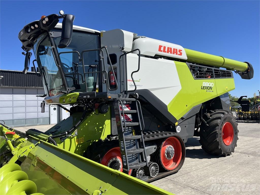 CLAAS Lexion 8800TT Combine harvesters