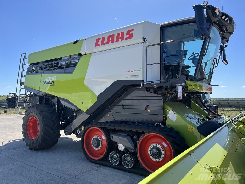 CLAAS Lexion 8800TT Combine harvesters