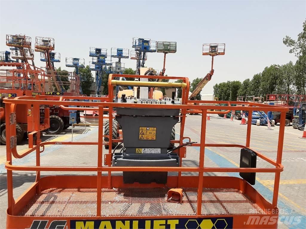 JLG 800AJ Articulated boom lifts
