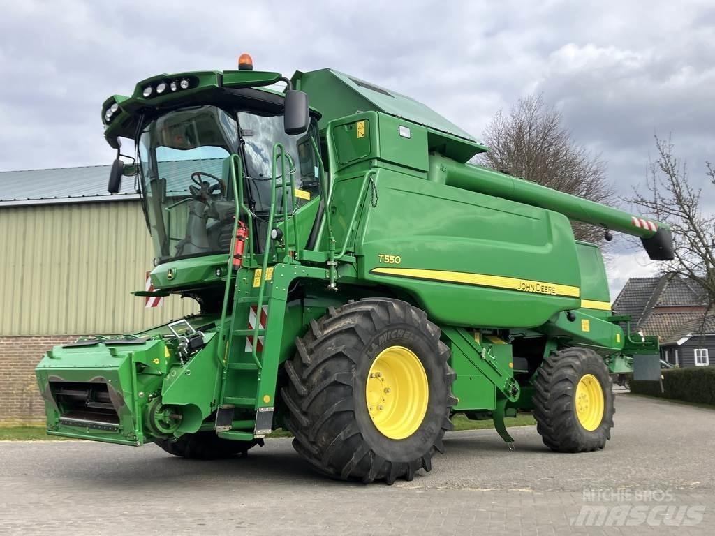 John Deere T550 Combine harvesters