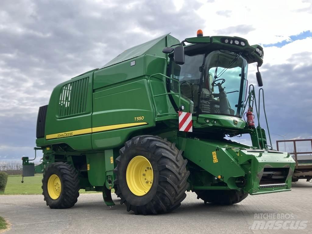 John Deere T550 Combine harvesters