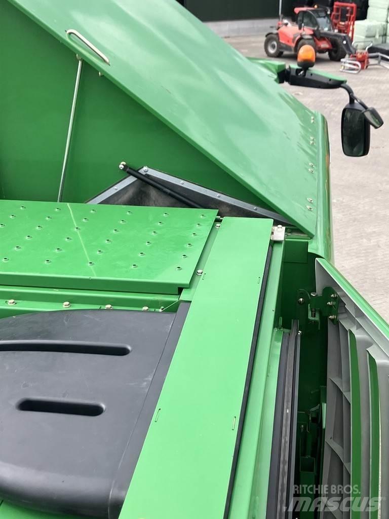 John Deere T550 Combine harvesters