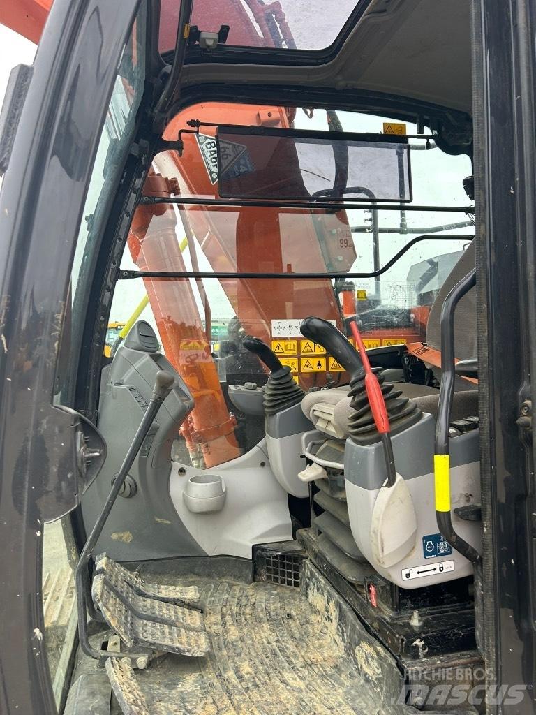Hitachi ZX135 US-6 Crawler excavators