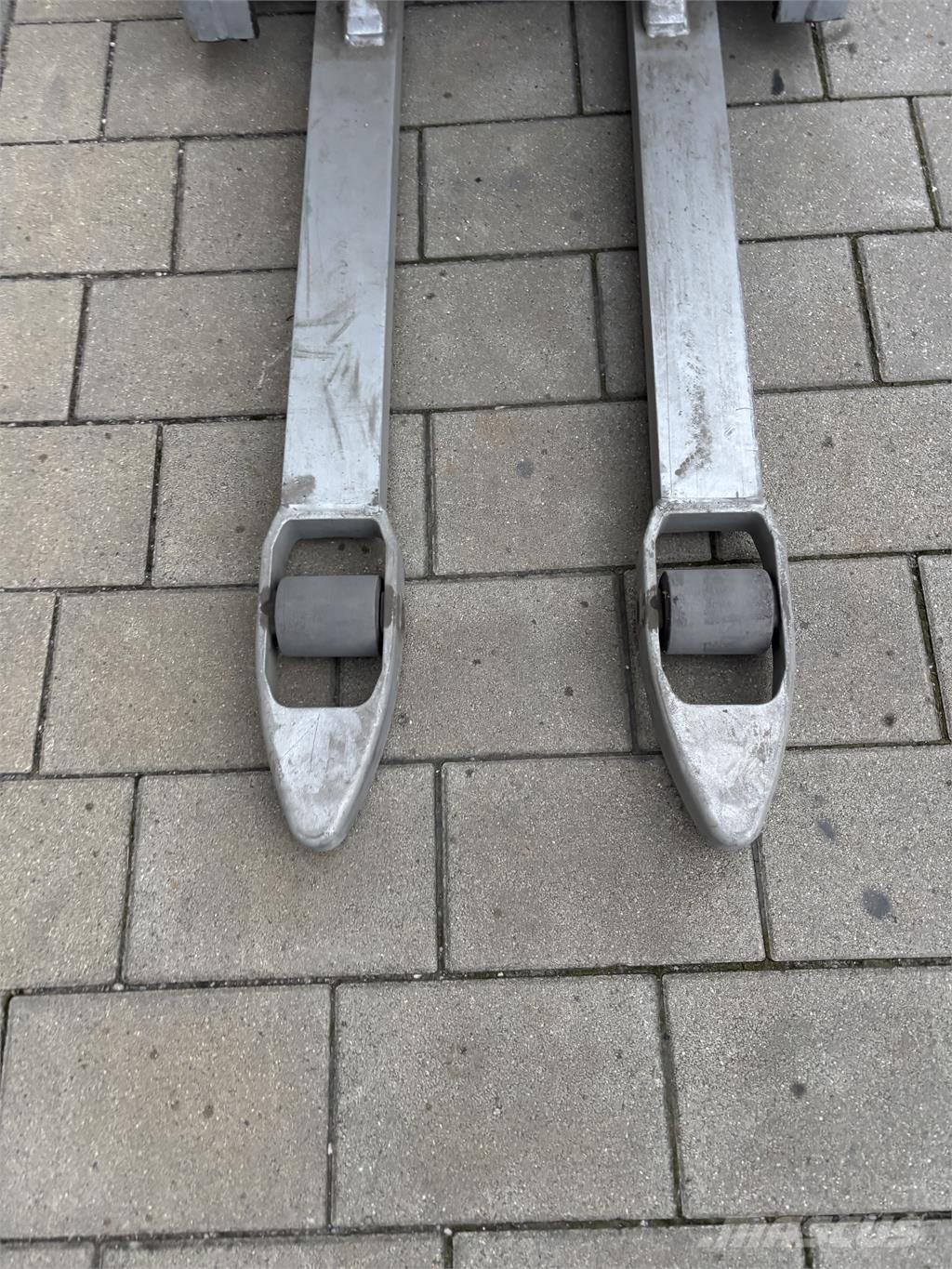 Still EXV 10 Self propelled stackers