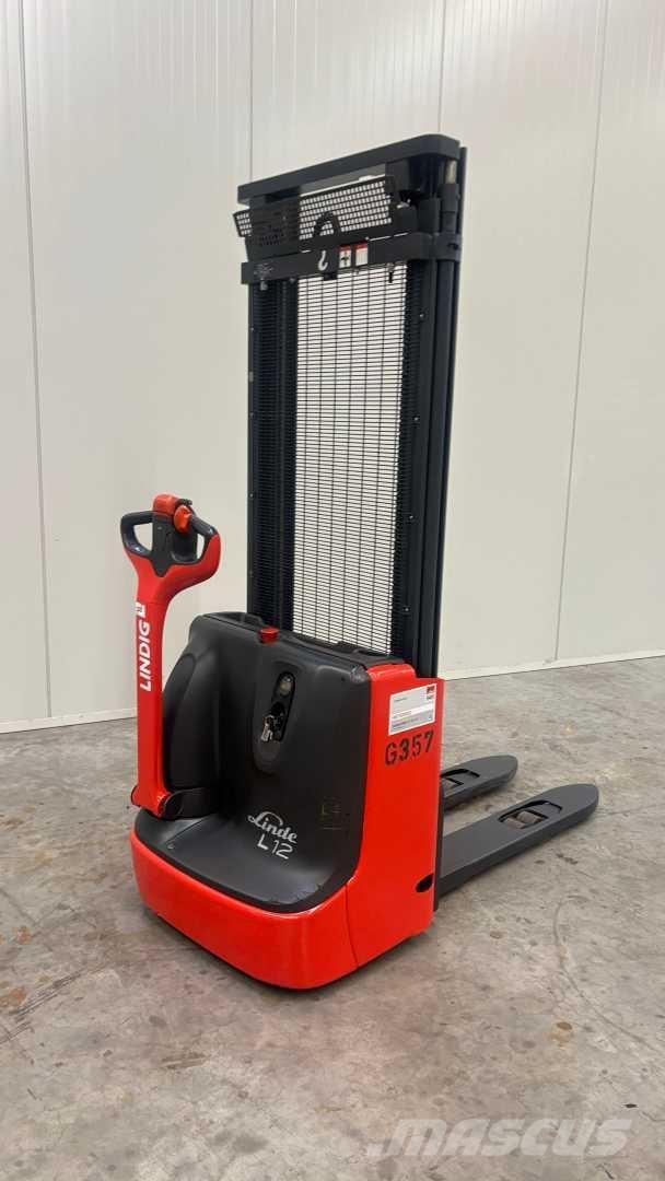 Linde L12 Pedestrian stacker