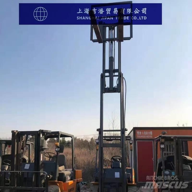 TCM FD 30 Diesel trucks