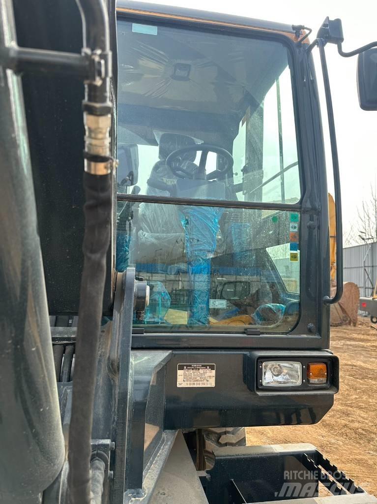 Hyundai 60 W Midi excavators  7t - 12t