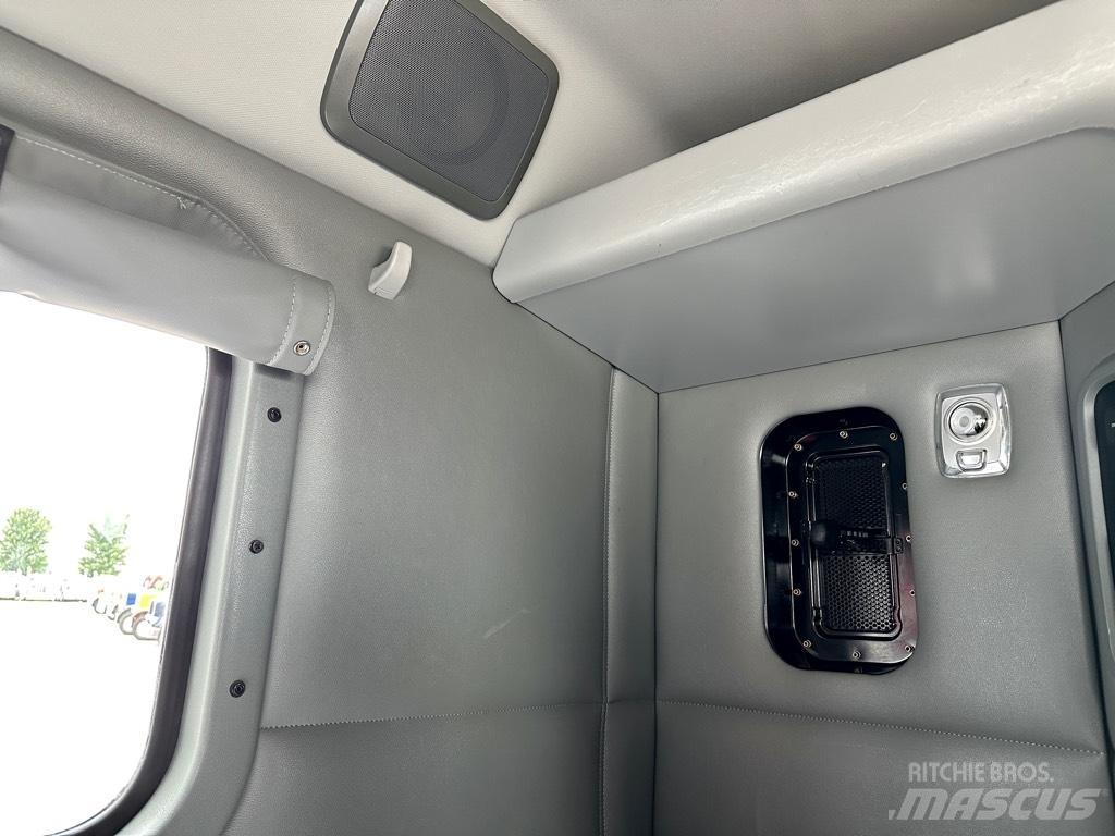 Kenworth T880 Truck Tractor Units