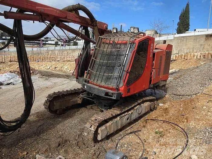 Sandvik DX780 Surface drill rigs