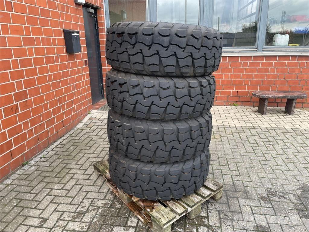 Aeolus 405/70R20 Tyres, wheels and rims