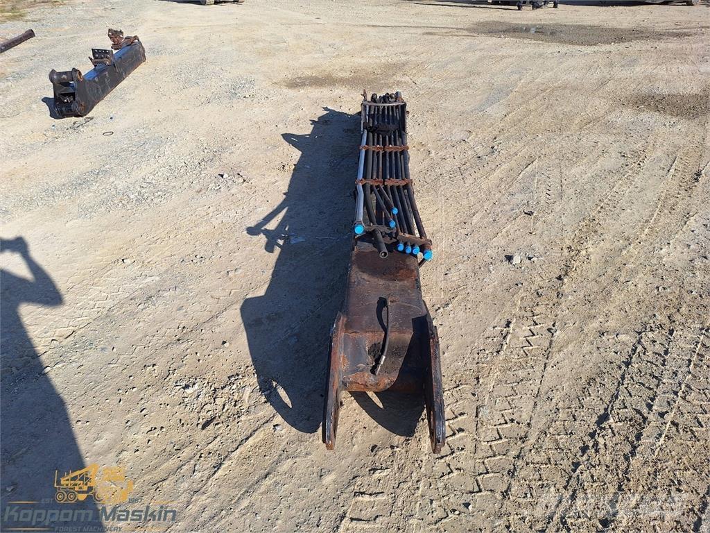 Loglift 210 Harvester cranes