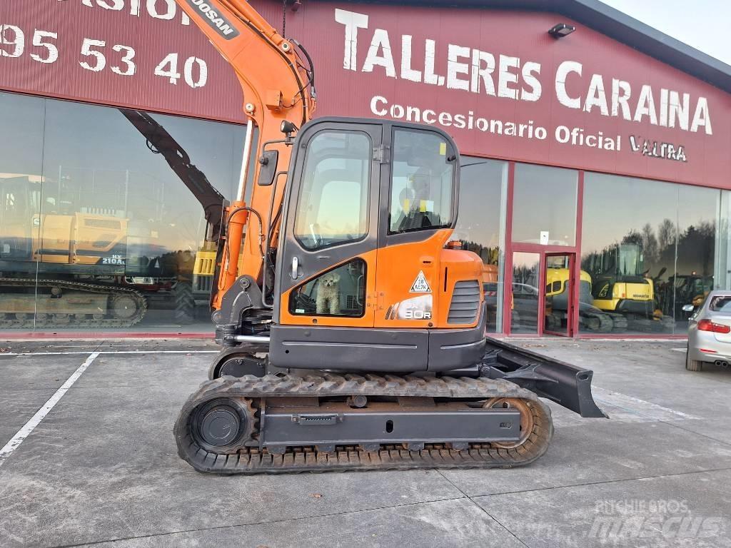 Doosan DX 80 R Midi excavators  7t - 12t