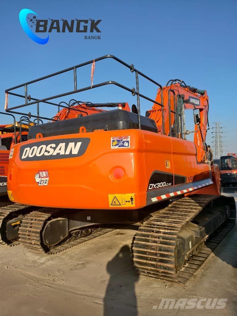 Doosan DX 300 LC Crawler excavators