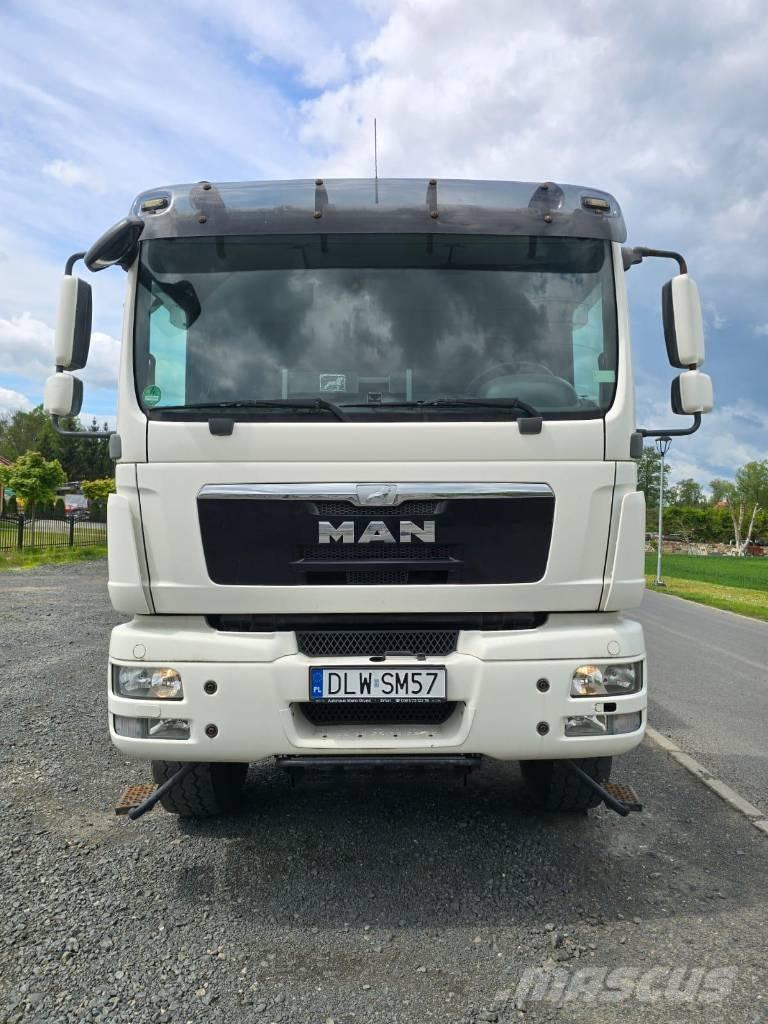 MAN 13.250 / 4x4 Van Body Trucks
