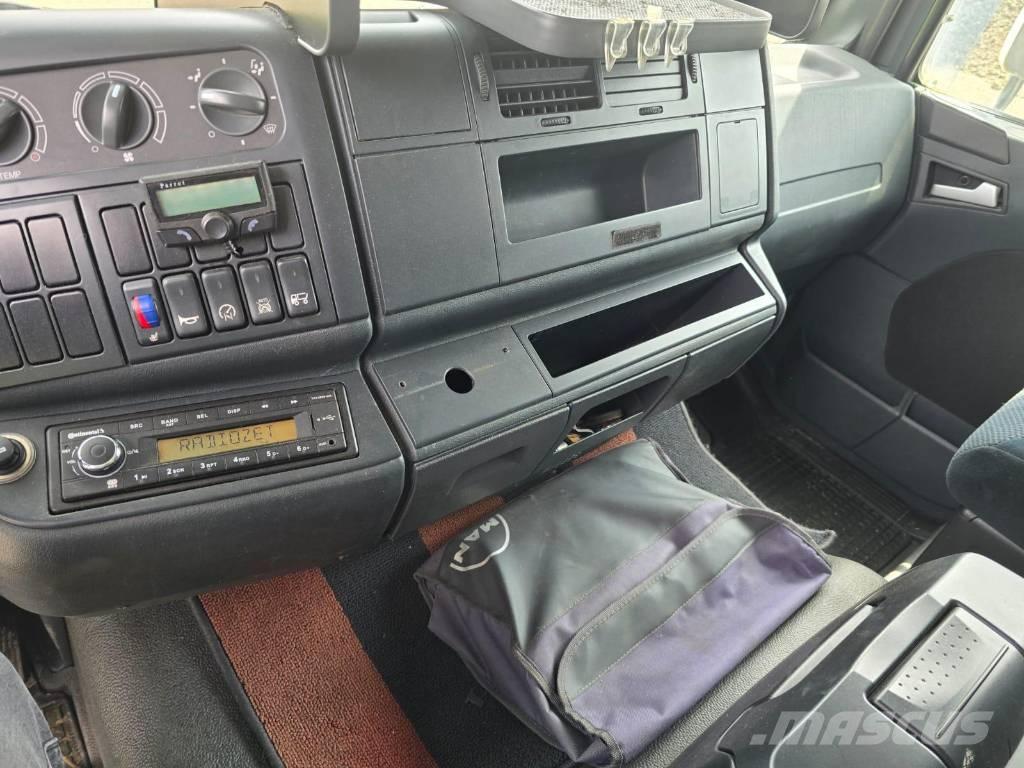 MAN 13.250 / 4x4 Van Body Trucks