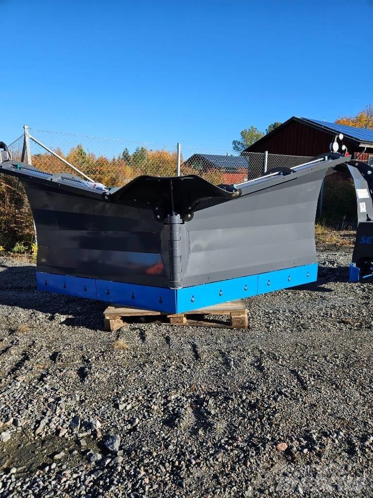 SE Equipment  3700 Ploughs
