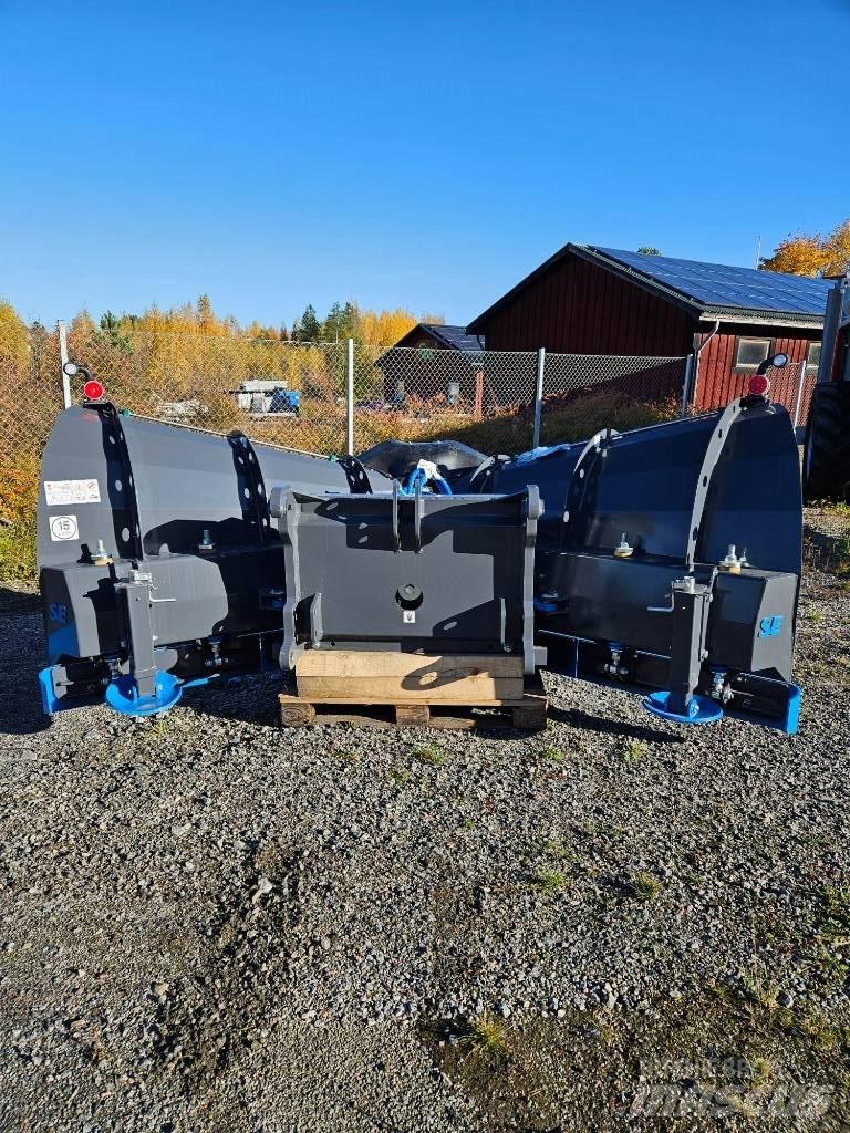 SE Equipment  3700 Ploughs