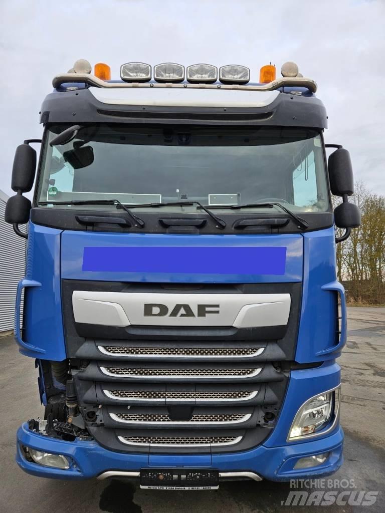 DAF XF 530 Unfall Truck Tractor Units