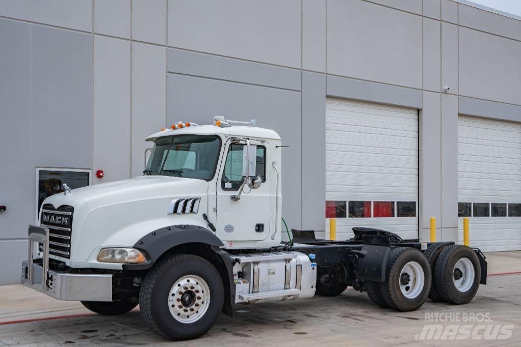 Mack Granite GU 813 Tipper trucks
