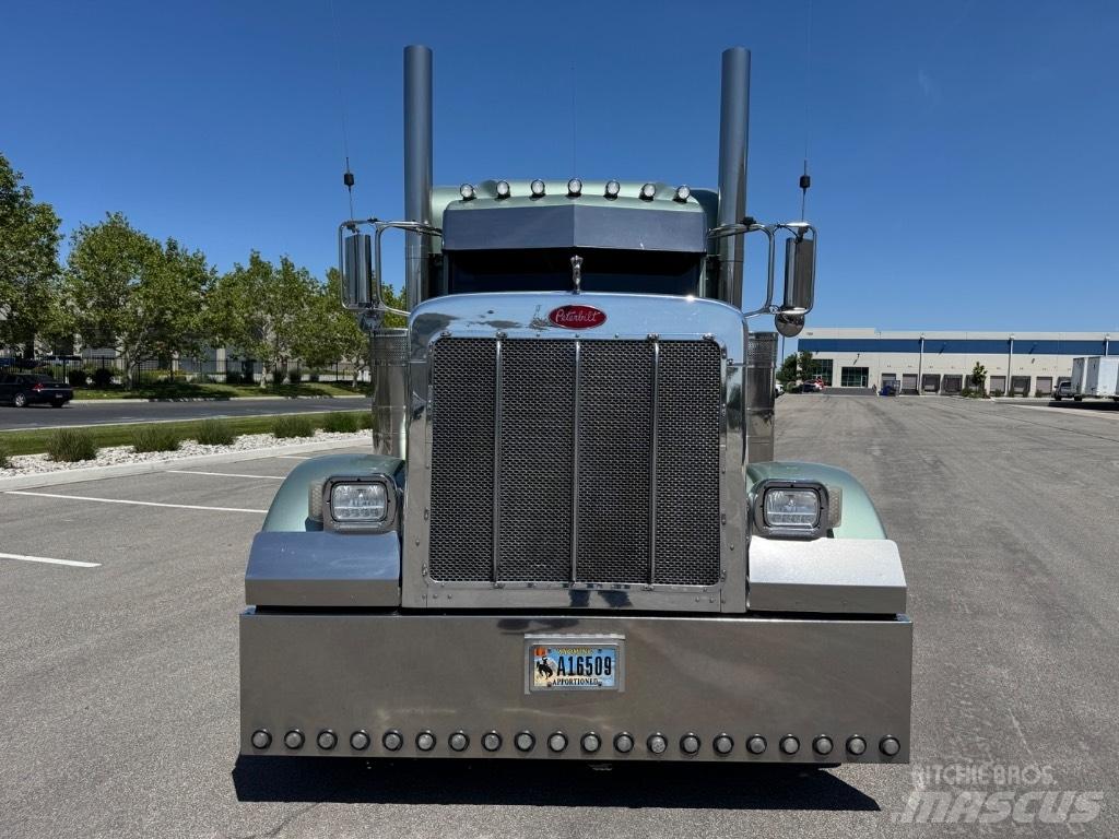 Peterbilt 379 Truck Tractor Units