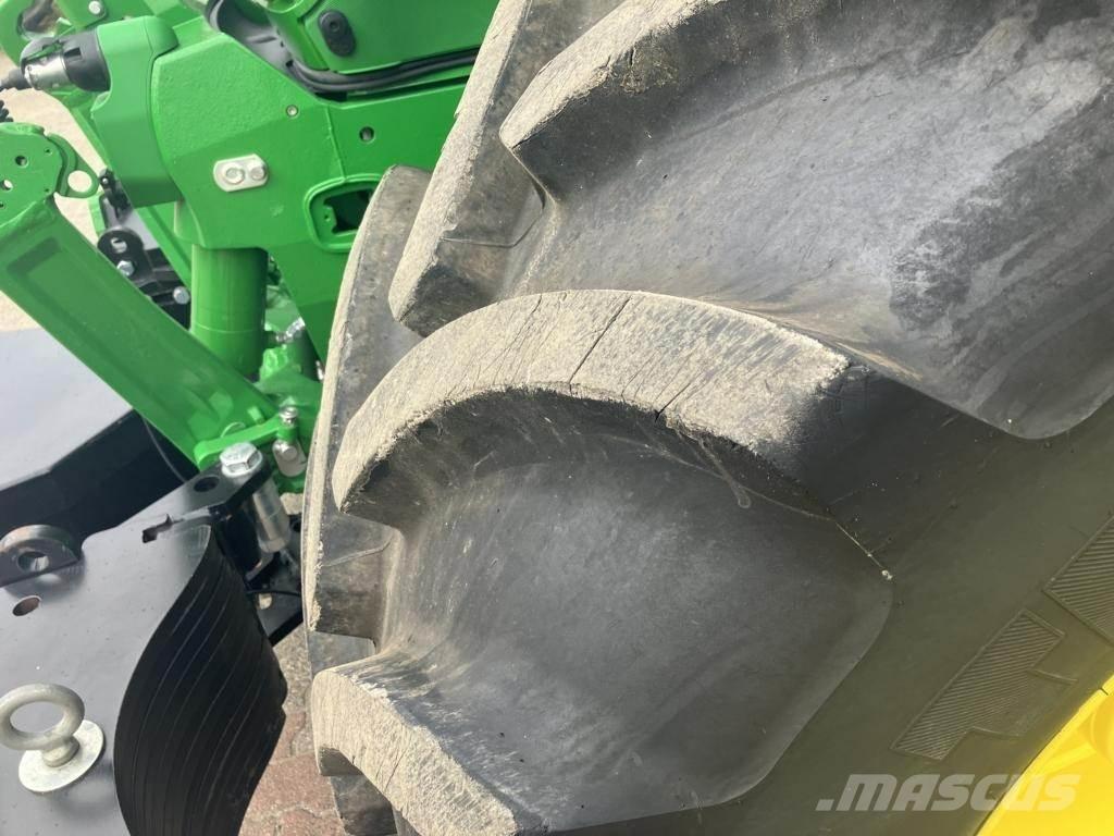 John Deere 6M250 Tractors