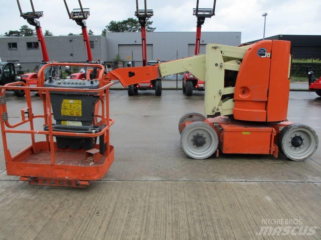 JLG E 300 AJP (718) Compact self-propelled boom lifts