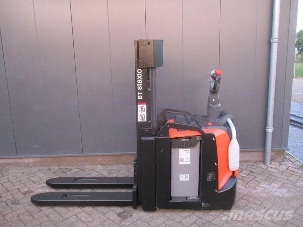 Toyota SPE200D Low lifter with platform