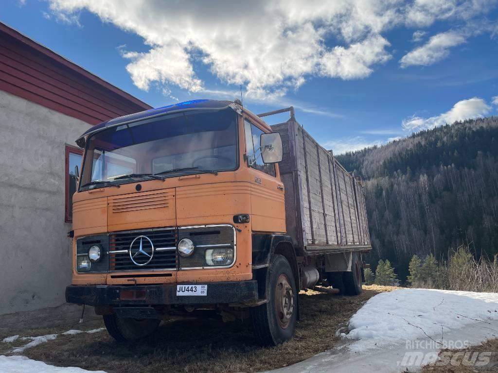 Mercedes-Benz LP1313 Livestock carrying trucks