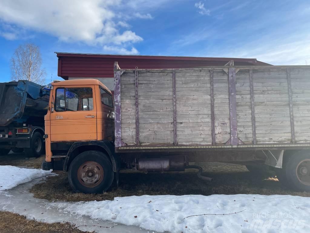 Mercedes-Benz LP1313 Livestock carrying trucks