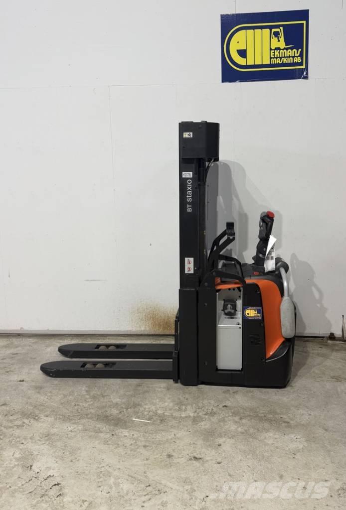 BT Truck SPE 140L Pedestrian stacker