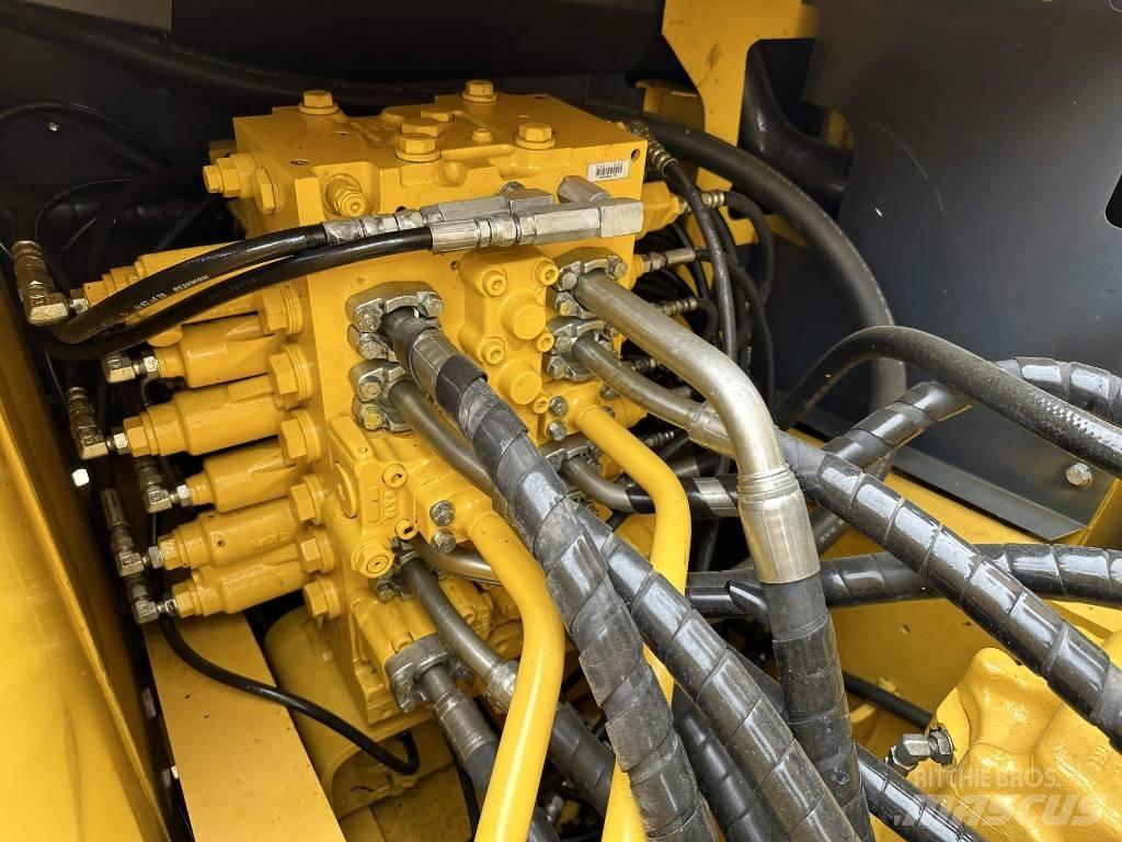 Komatsu PC 200-8 Crawler excavators