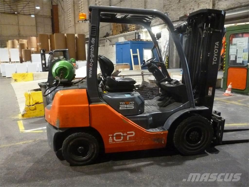 Toyota 02-8FGF25 LPG trucks