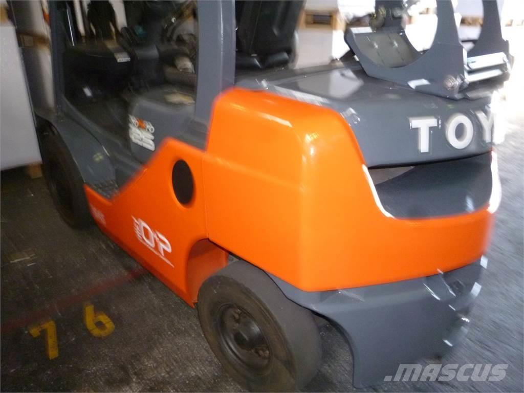 Toyota 02-8FGF25 LPG trucks