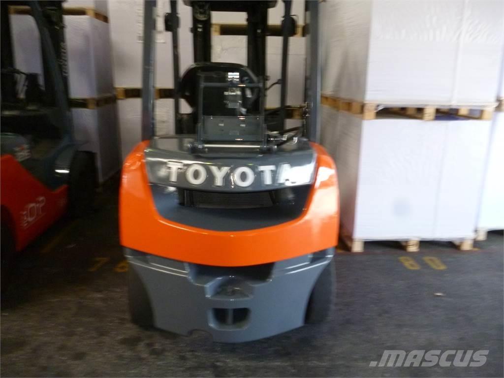 Toyota 02-8FGF25 LPG trucks
