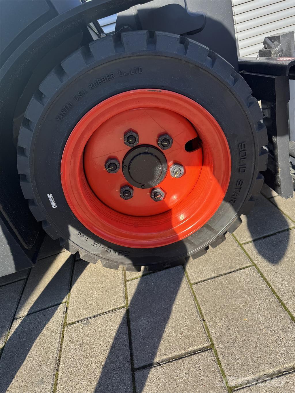 Bobcat D25NXS Diesel trucks